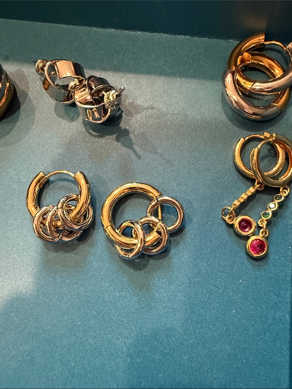Earring bundle - Picture 4 of 4